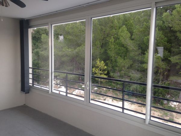 pose baie vitrée coulissante aluminium blanc  4 vantaux serrure 3 points a salon de Provence 13300 bouches du rhône