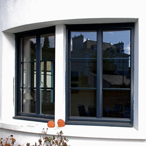 remplacement fenêtres en aluminium avec carreaux apparent dans l'angle d'une maison au rove 13740 bouches du rhone
